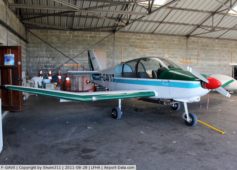 F GAVX in de hangar