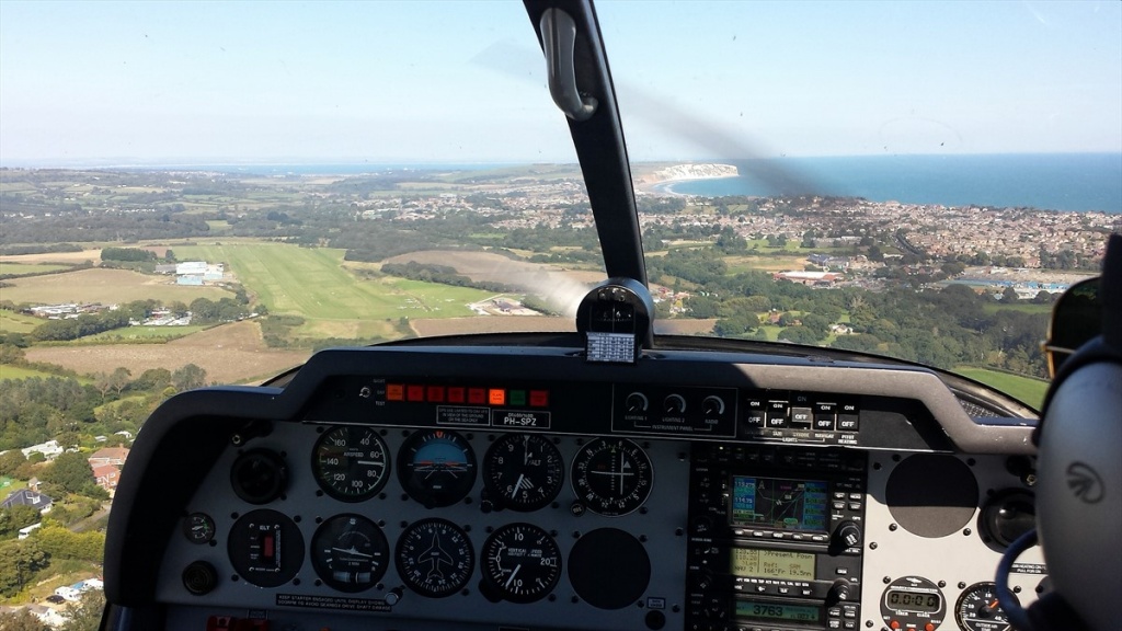 02 Turning final Sandown airport