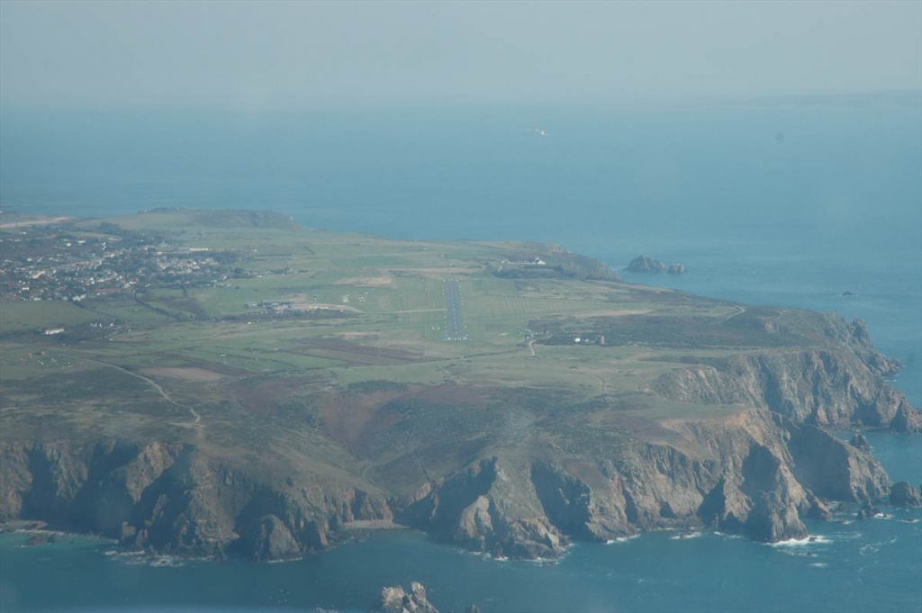 01 Nadering van Alderney Airport