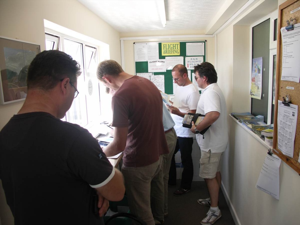 04 De briefing room op Alderney