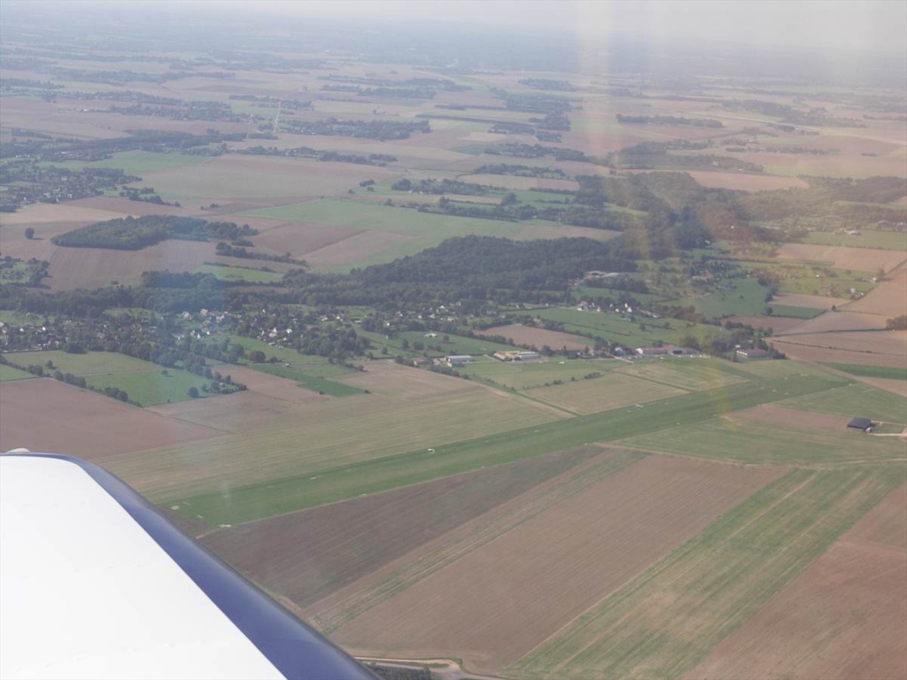 02 Nadering van Bernay Saint-Martin Airport