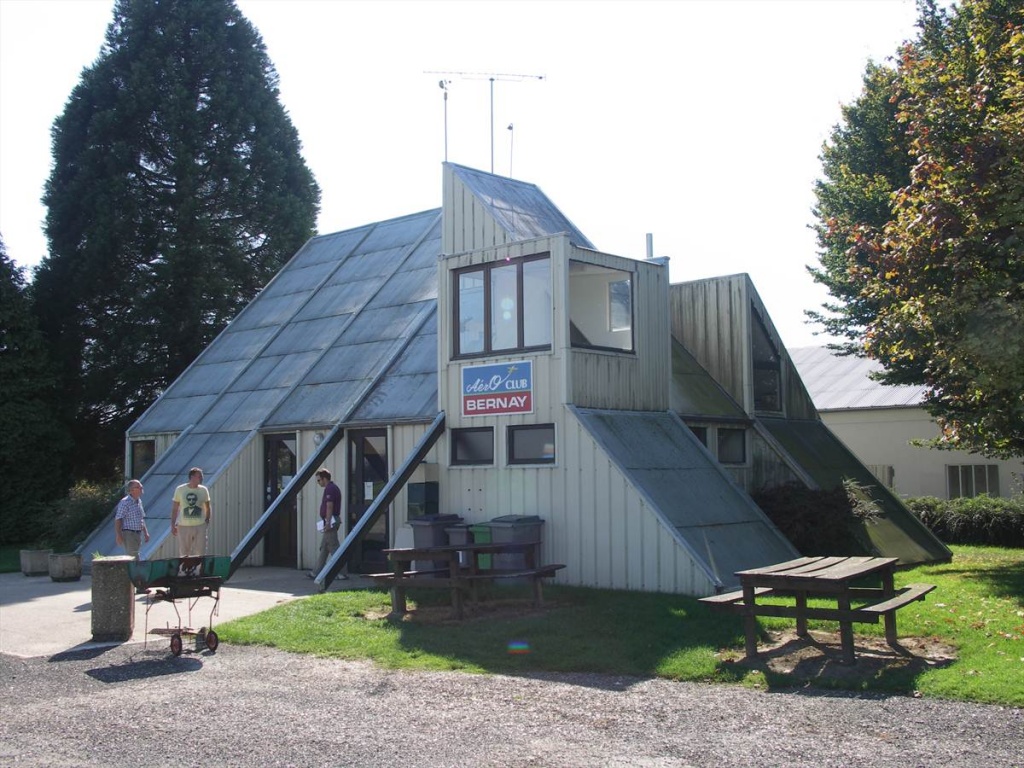 04 Bernay Saint-Martin Airport