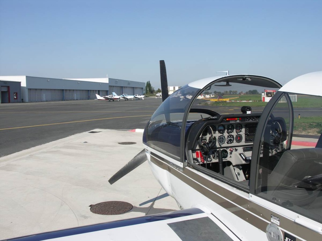 04 Merville-Calonne Airport
