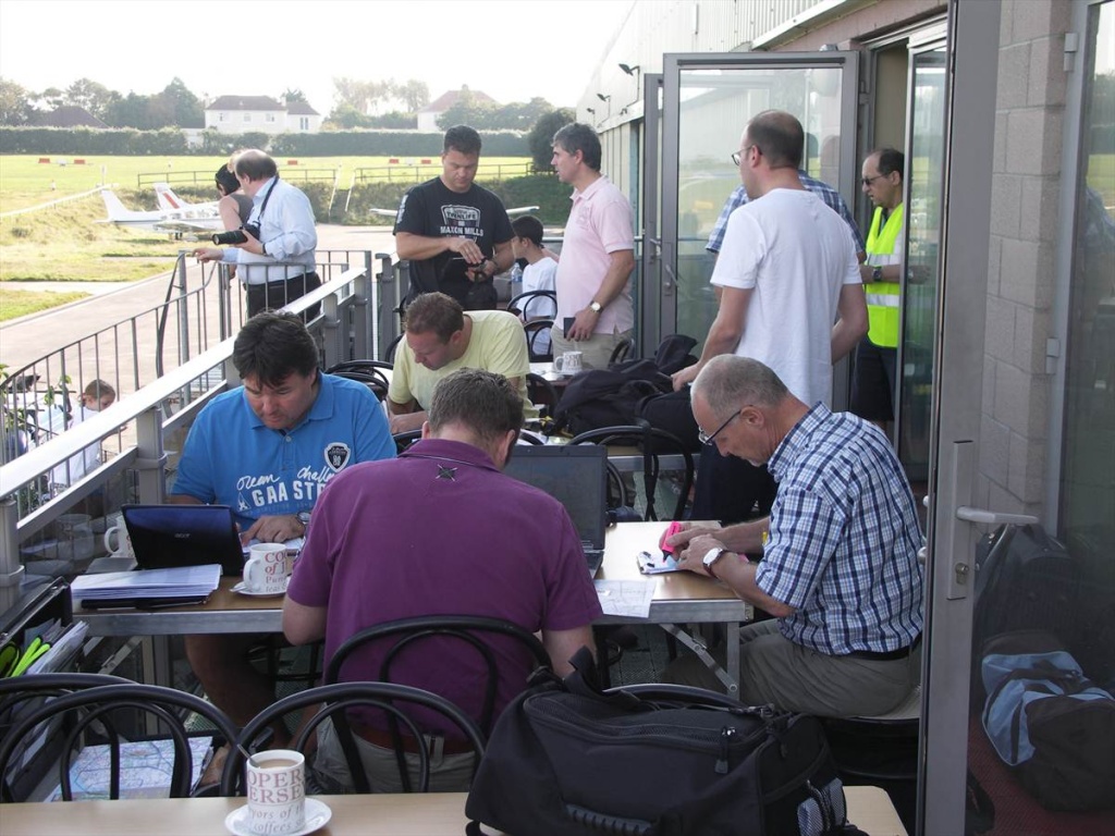 02 Laatste voorbereidingen bij de Jersey Aero Club