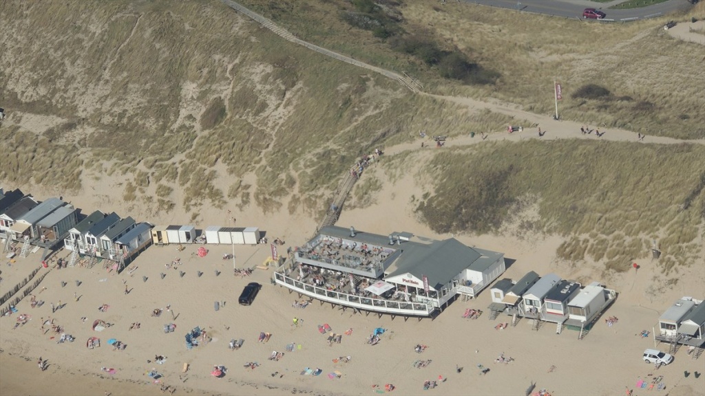 15 Gezellig druk aan het strand