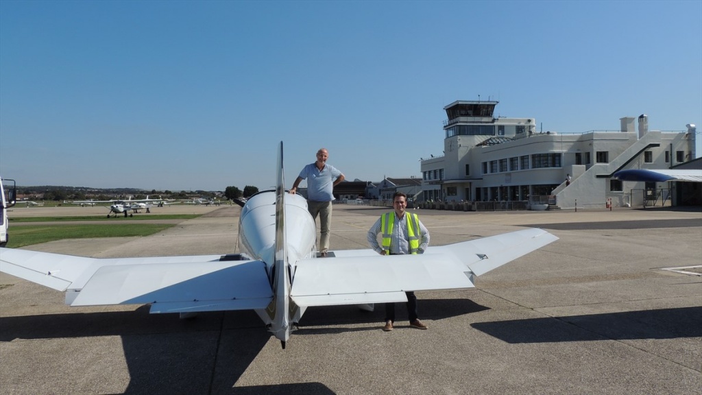 41 Aangekomen op Shoreham airport
