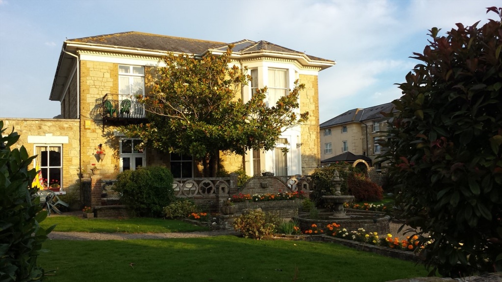 01 De zijkant van ons hotel in Sandown