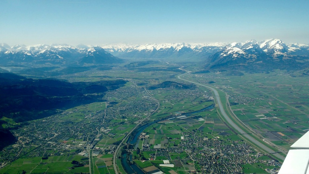 22 Met links zicht op de Zwitserse Alpen